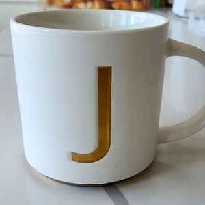 Initial "J" Coffee Mug ☕️, NWT🎉💛, 18 fl oz.